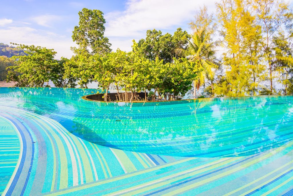 Trends im modernen und nachhaltigen Schwimmbaddesign